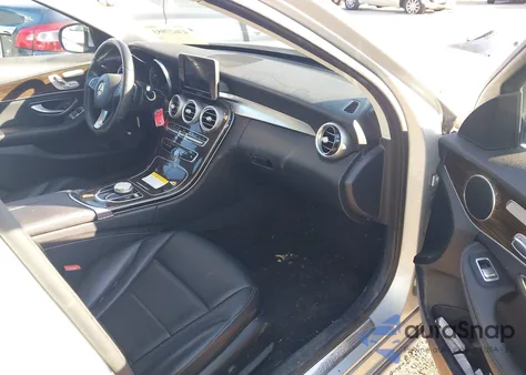 2017 Mercedes-Benz C 300 4Matic/Luxury 4Matic z USA, uszkodzony, nr VIN WDDWF4KB5HR297455